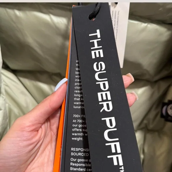 Aritiza super puff crop in BISCOTTI PINK - Picture 4 of 5